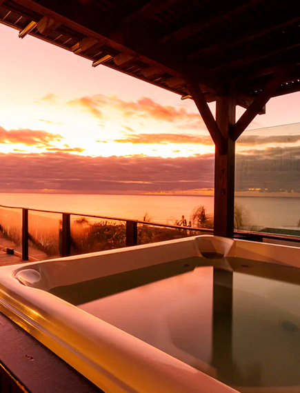 SPA con jacuzzi y vista al atardecer en Praia do Rosa